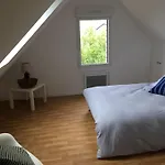 Charmantes Holzhaus In Einer Gruenen Umgebung By Interhome Dom wakacyjny Portbail