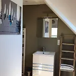 Charmantes Holzhaus In Einer Gruenen Umgebung By Interhome Dom wakacyjny