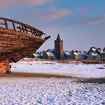 Charmantes Holzhaus In Einer Gruenen Umgebung By Interhome Dom wakacyjny Portbail