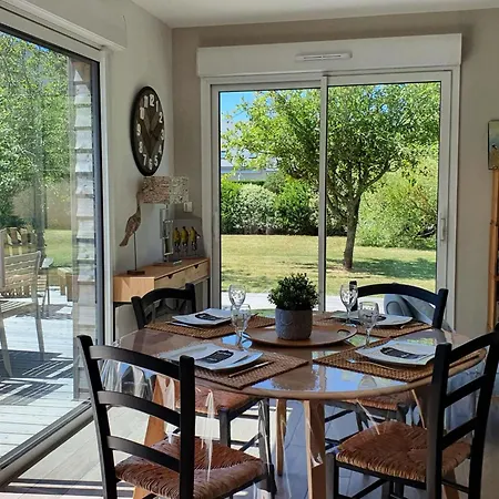 Charmantes Holzhaus In Einer Gruenen Umgebung By Interhome *