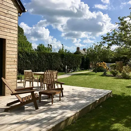Charmantes Holzhaus In Einer Gruenen Umgebung By Interhome Casa vacanze