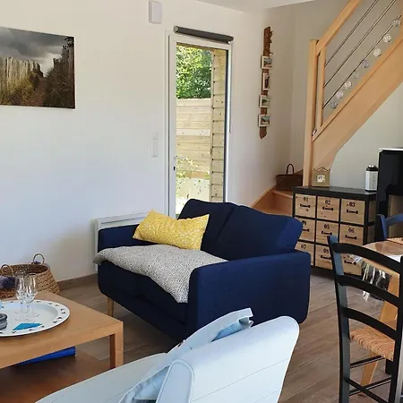Charmantes Holzhaus In Einer Gruenen Umgebung By Interhome Casa vacanze Portbail