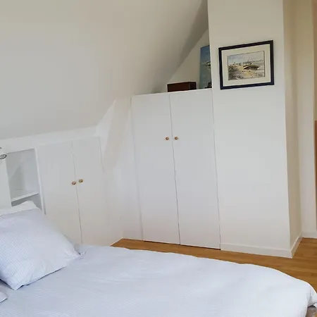 Charmantes Holzhaus In Einer Gruenen Umgebung By Interhome Portbail