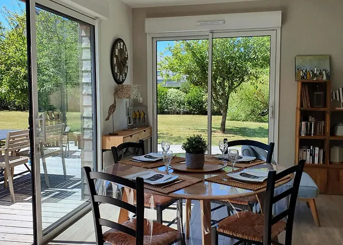 Charmantes Holzhaus In Einer Gruenen Umgebung By Interhome *